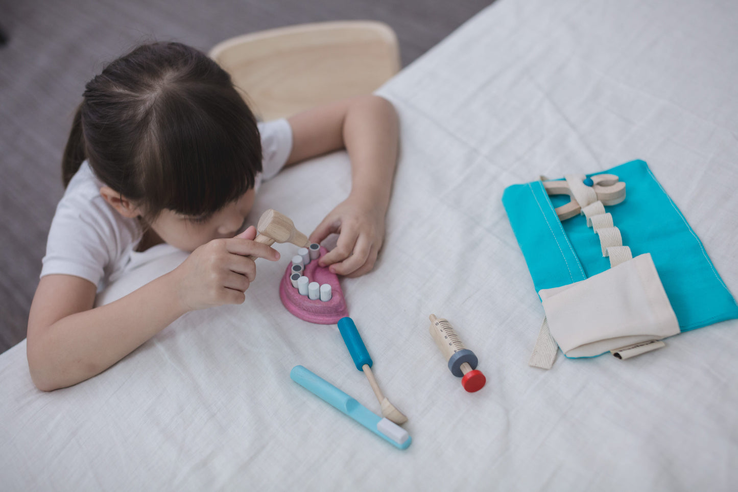 PlanToys Dentist Set-felix & mina