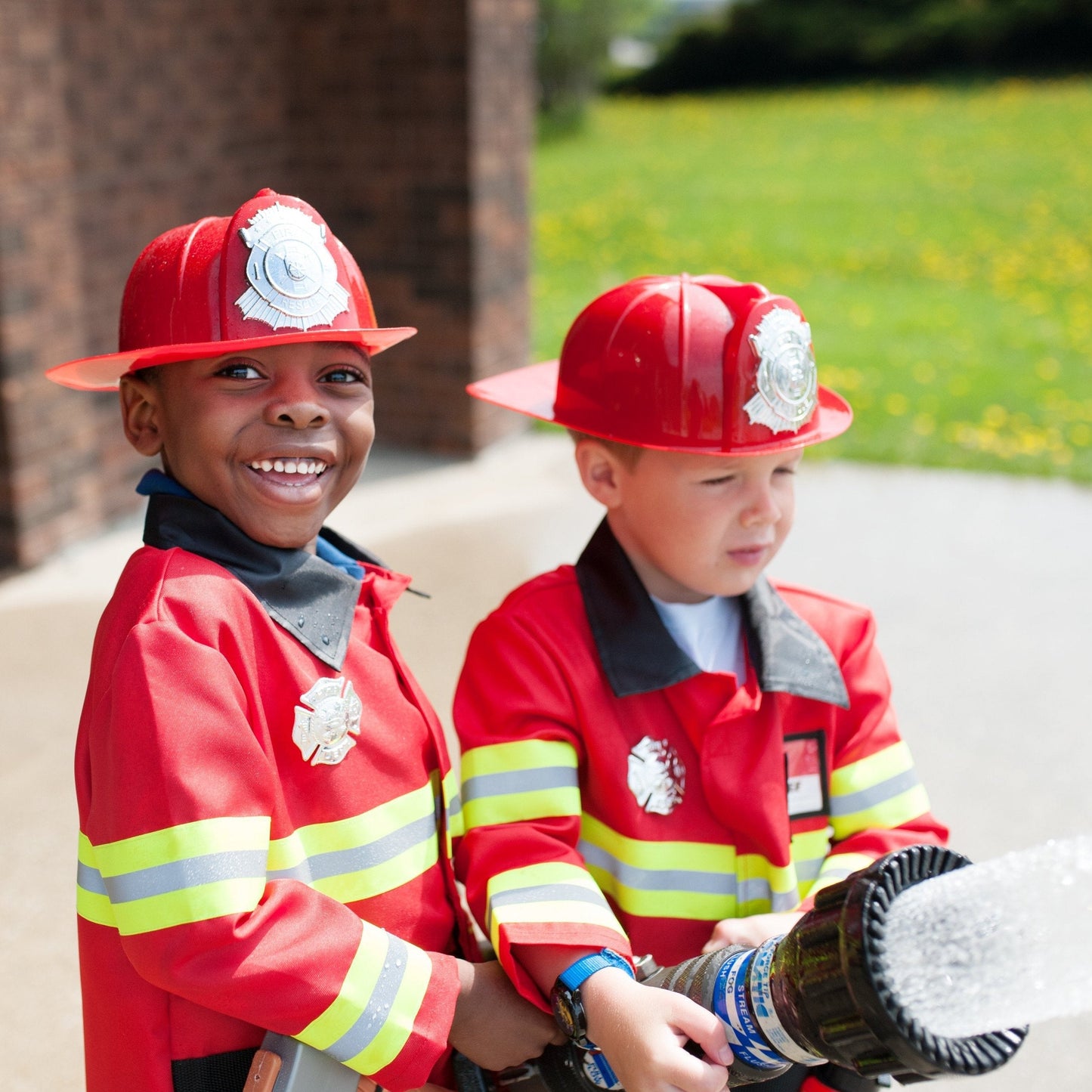 Great Pretenders Fire Fighter with Accessories in Garment Bag (US 5-6)-felix & mina